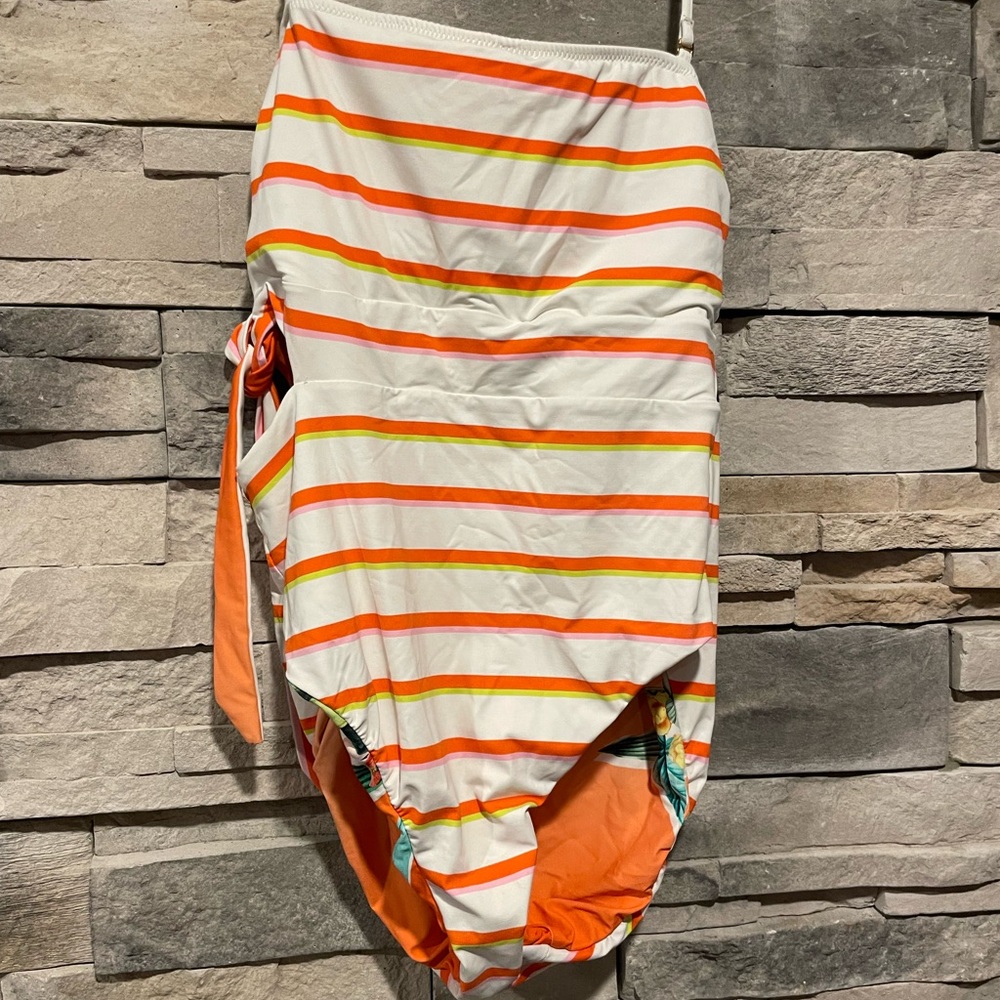 Swimsuit - Picture 3 of 5